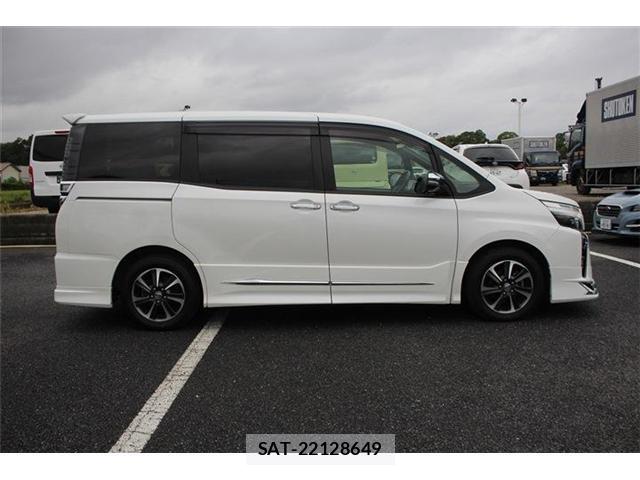 Toyota VOXY 2021-07 8373533-13