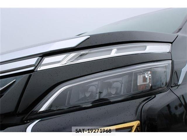 Toyota VOXY 2019-06 8373536-10