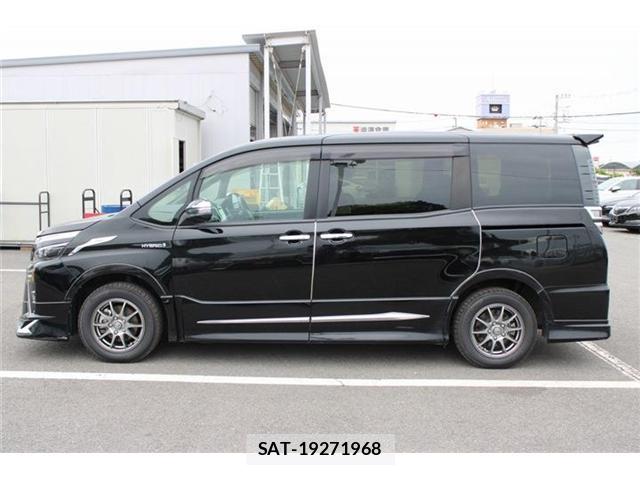 Toyota VOXY 2019-06 8373536-12