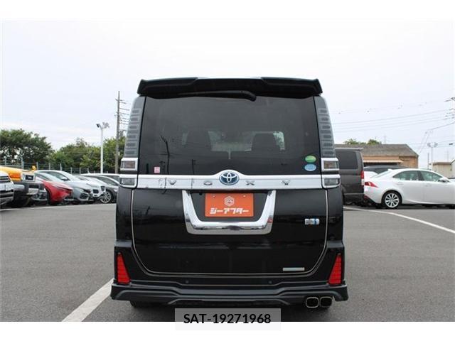 Toyota VOXY 2019-06 8373536-14