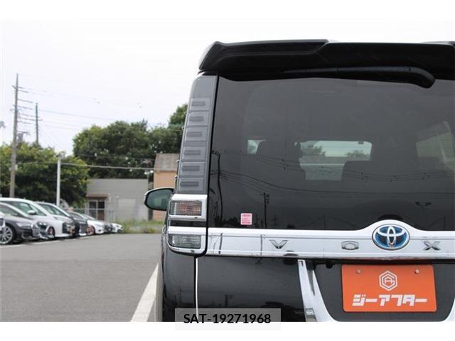 Toyota VOXY 2019-06 8373536-15