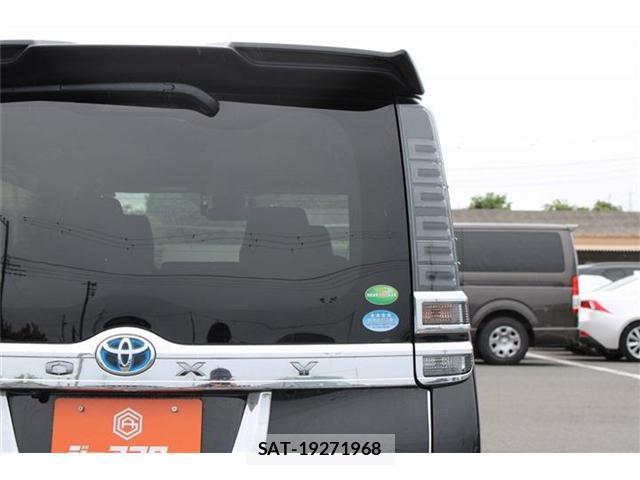 Toyota VOXY 2019-06 8373536-16