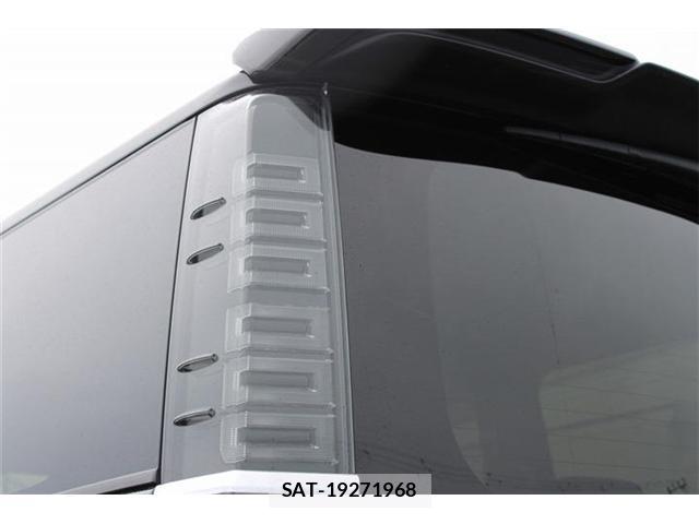Toyota VOXY 2019-06 8373536-17