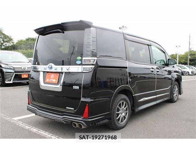 Toyota VOXY 2019-06 8373536-19