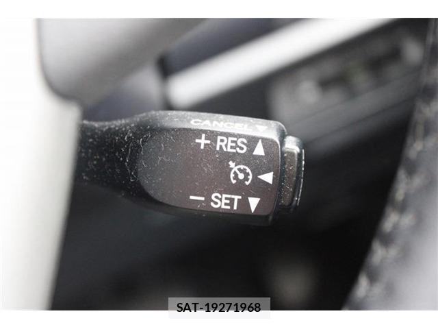 Toyota VOXY 2019-06 8373536-4