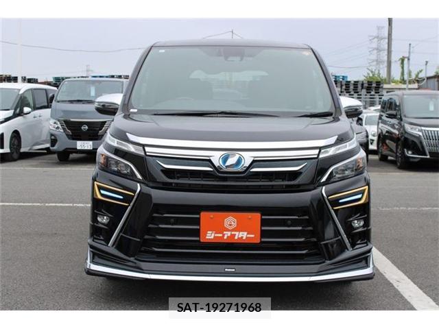 Toyota VOXY 2019-06 8373536-6