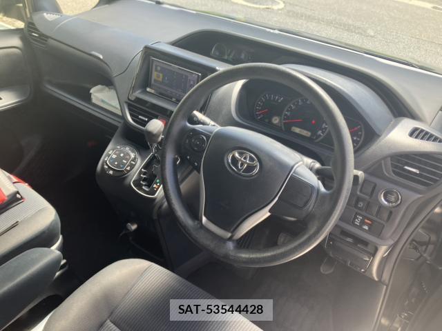 Toyota VOXY 2014-09 8373553-2
