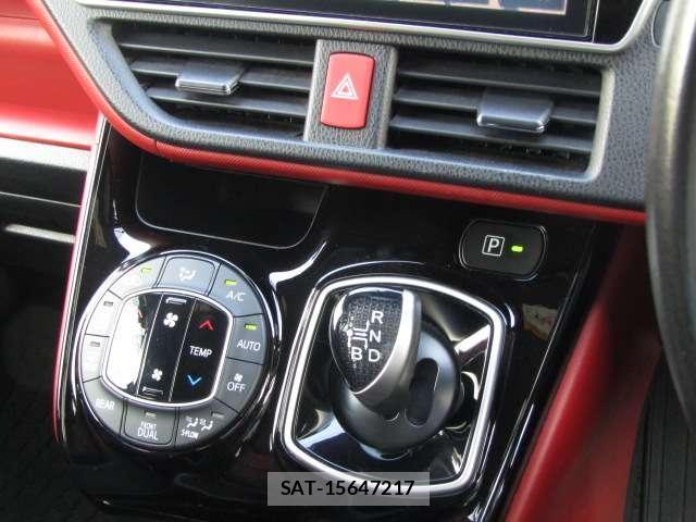 Toyota VOXY 2017-07 8373708-10
