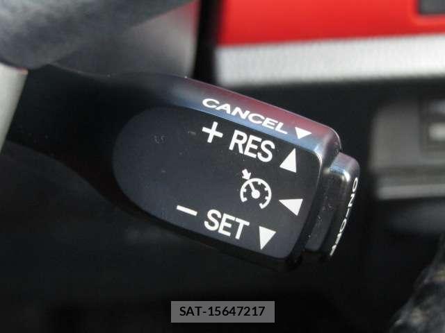 Toyota VOXY 2017-07 8373708-6
