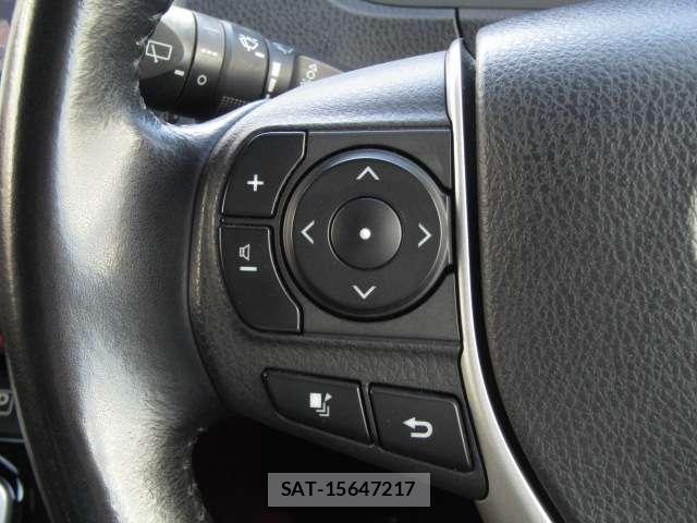 Toyota VOXY 2017-07 8373708-8