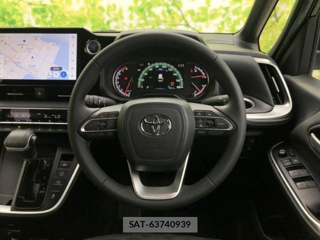 Toyota VOXY 2023-06 8373747-14