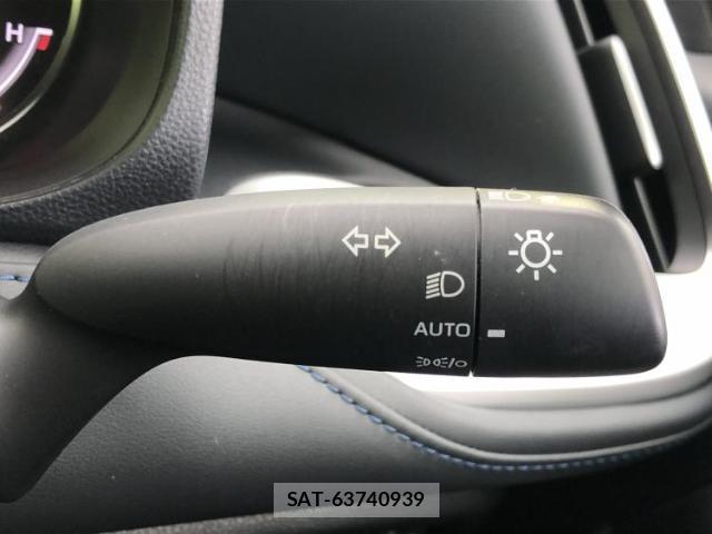Toyota VOXY 2023-06 8373747-15