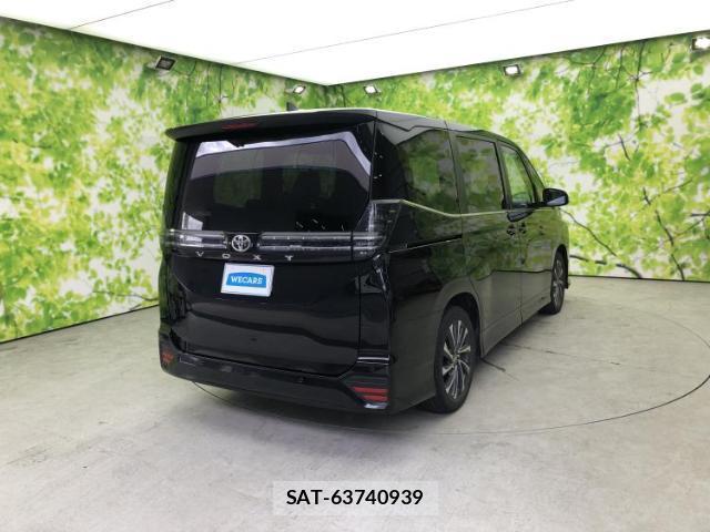 Toyota VOXY 2023-06 8373747-2