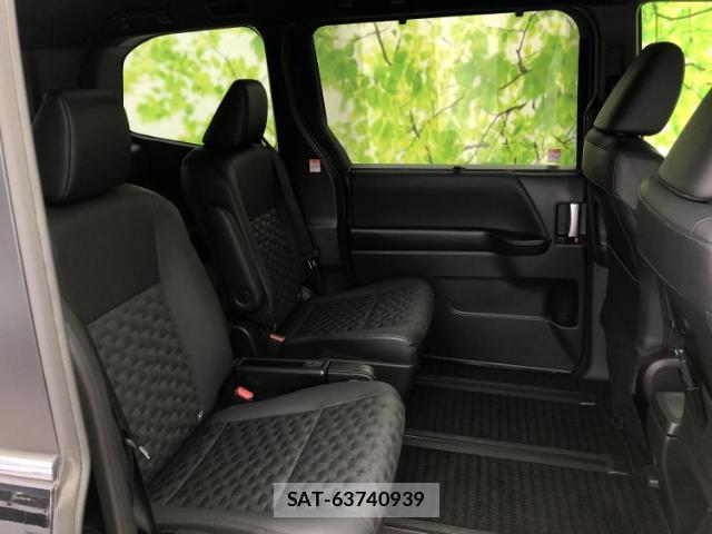 Toyota VOXY 2023-06 8373747-4
