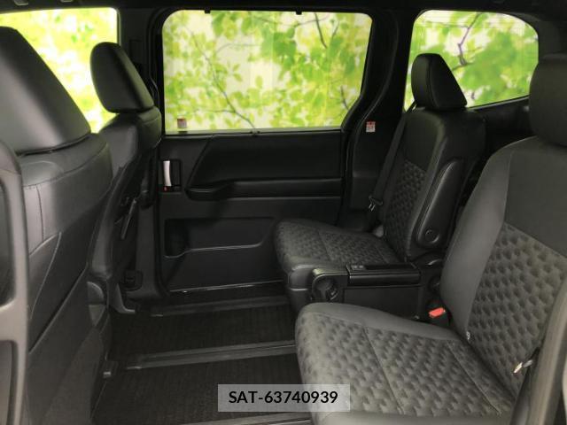 Toyota VOXY 2023-06 8373747-6