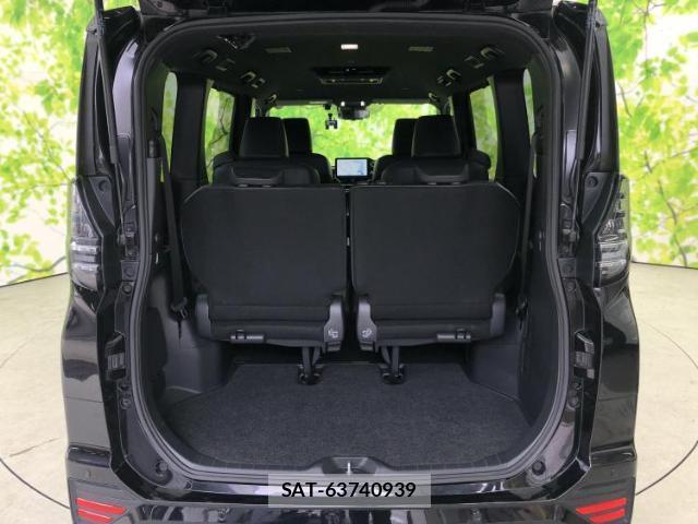 Toyota VOXY 2023-06 8373747-7