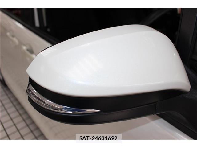 Toyota VOXY 2016-09 8373772-15