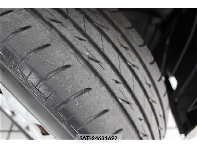 Toyota VOXY 2016-09 8373772-16