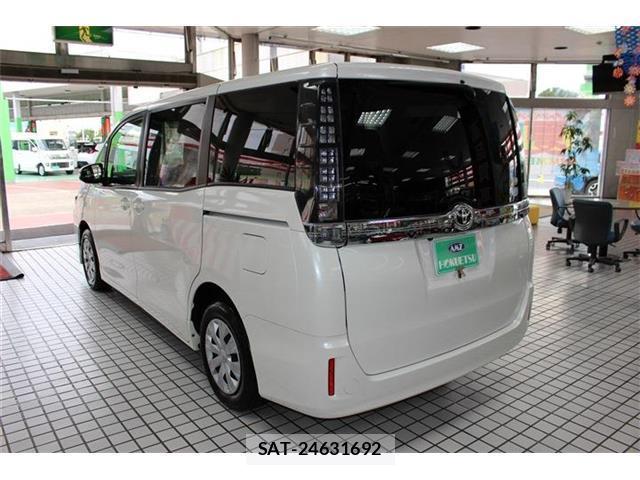 Toyota VOXY 2016-09 8373772-5