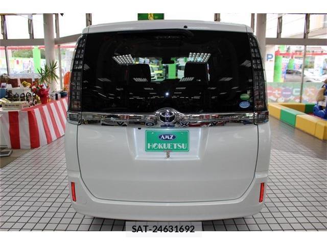 Toyota VOXY 2016-09 8373772-6