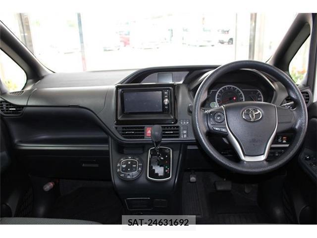 Toyota VOXY 2016-09 8373772-8