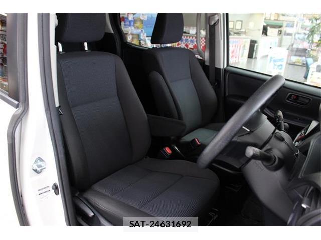 Toyota VOXY 2016-09 8373772-9