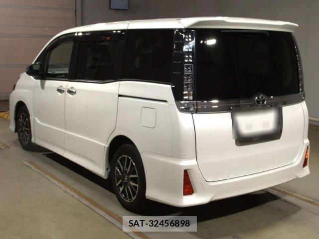 Toyota VOXY 2016-08 8373860-1