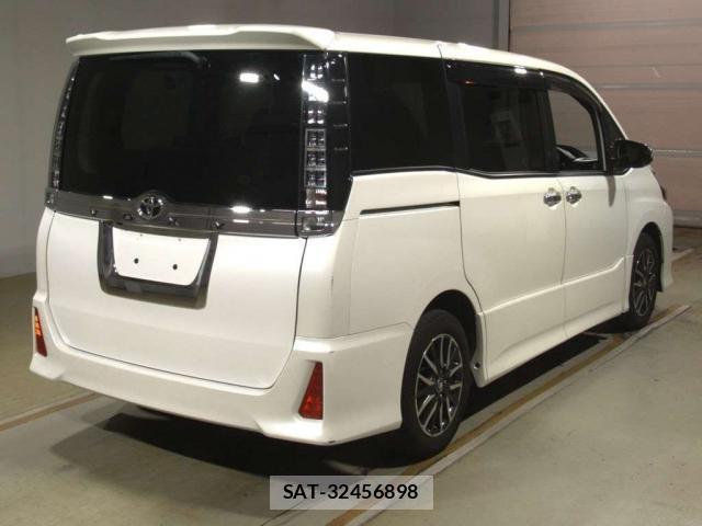 Toyota VOXY 2016-08 8373860-10