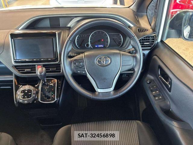 Toyota VOXY 2016-08 8373860-2