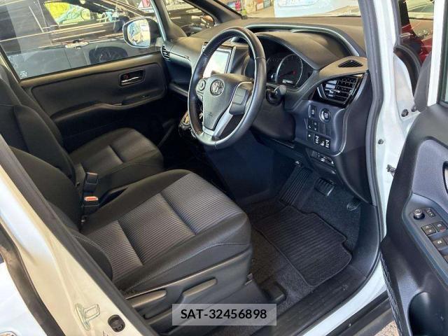 Toyota VOXY 2016-08 8373860-3