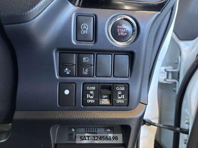 Toyota VOXY 2016-08 8373860-6