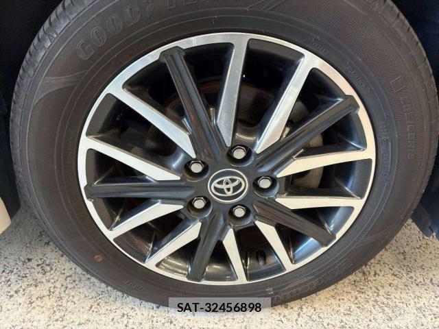 Toyota VOXY 2016-08 8373860-8