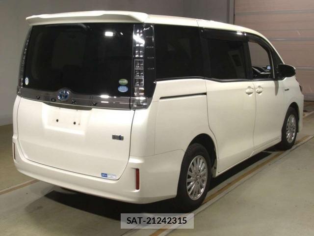 Toyota VOXY 2014-11 8373861-10