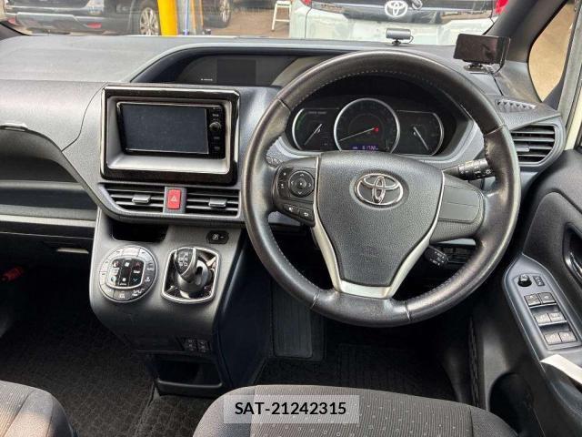 Toyota VOXY 2014-11 8373861-2