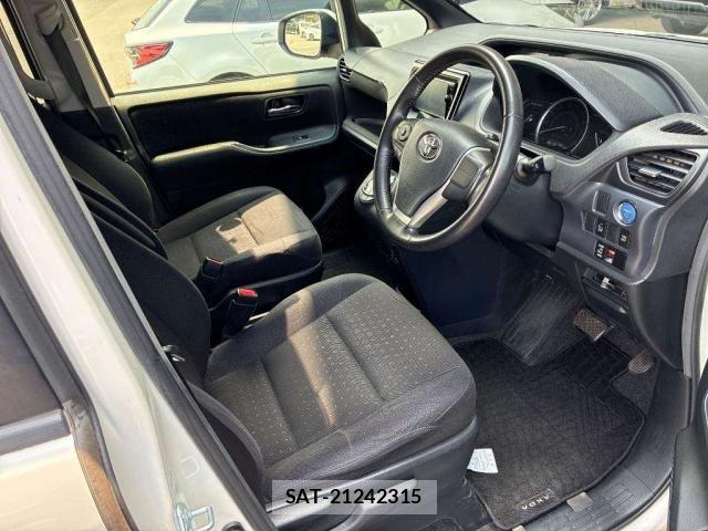 Toyota VOXY 2014-11 8373861-3