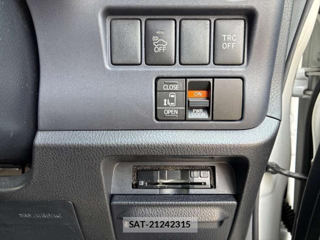Toyota VOXY 2014-11 8373861-7