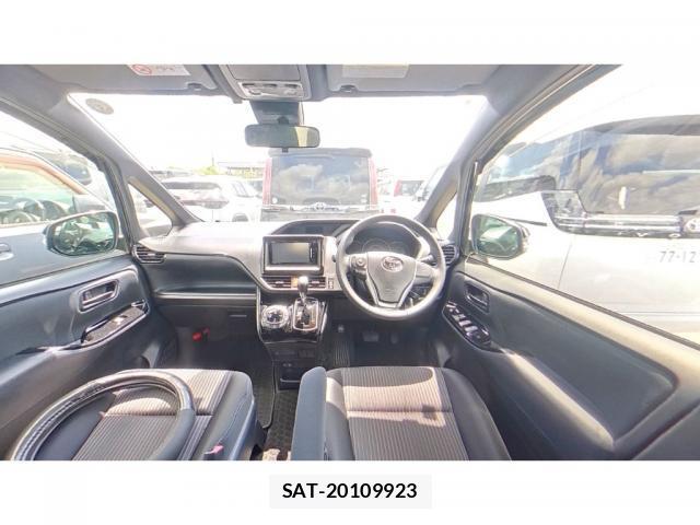 Toyota VOXY 2017-08 8373886-2