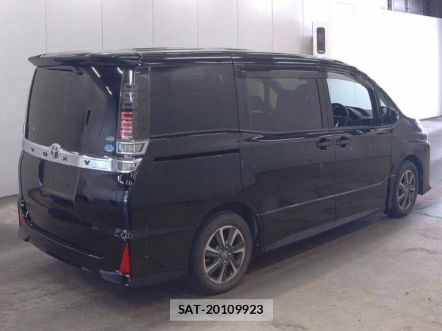 Toyota VOXY 2017-08 8373886-4