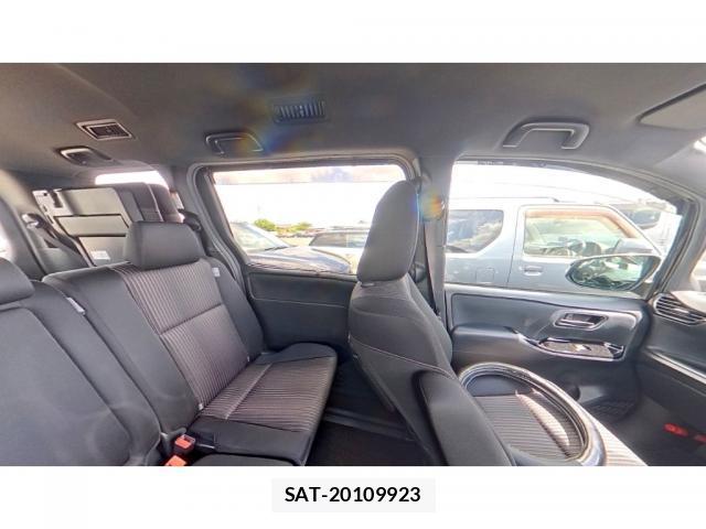 Toyota VOXY 2017-08 8373886-6