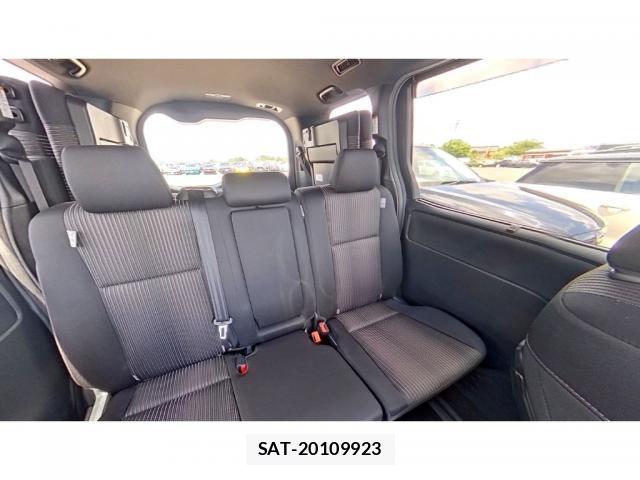 Toyota VOXY 2017-08 8373886-8