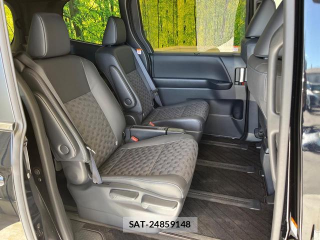 Toyota VOXY 2025-06 8373925-8
