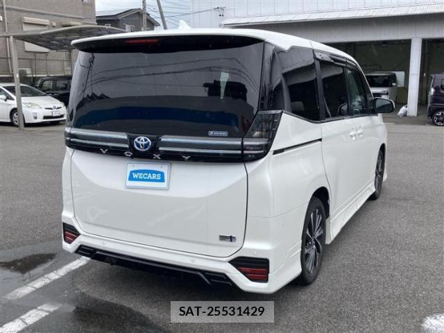 Toyota VOXY 2023-09 8374099-2