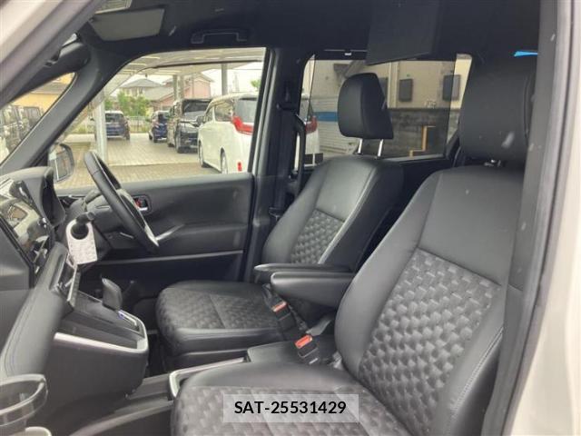 Toyota VOXY 2023-09 8374099-4
