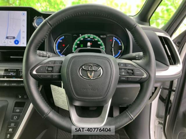 Toyota VOXY 2023-08 8374131-12