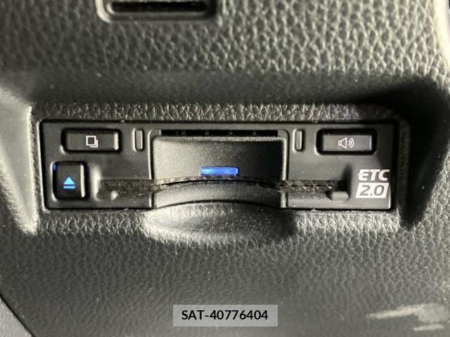 Toyota VOXY 2023-08 8374131-16