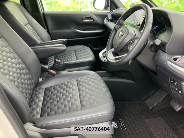 Toyota VOXY 2023-08 8374131-4