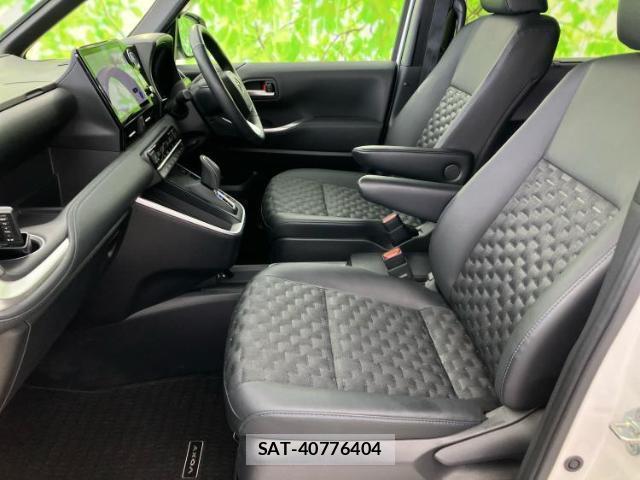 Toyota VOXY 2023-08 8374131-5