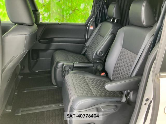Toyota VOXY 2023-08 8374131-6