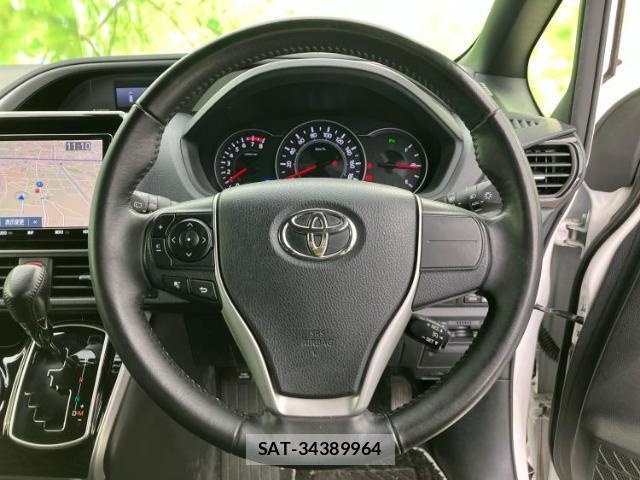 Toyota VOXY 2021-07 8374132-12