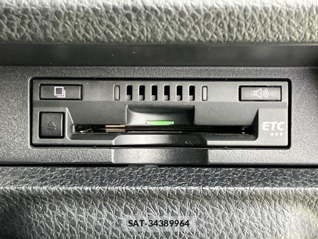 Toyota VOXY 2021-07 8374132-16